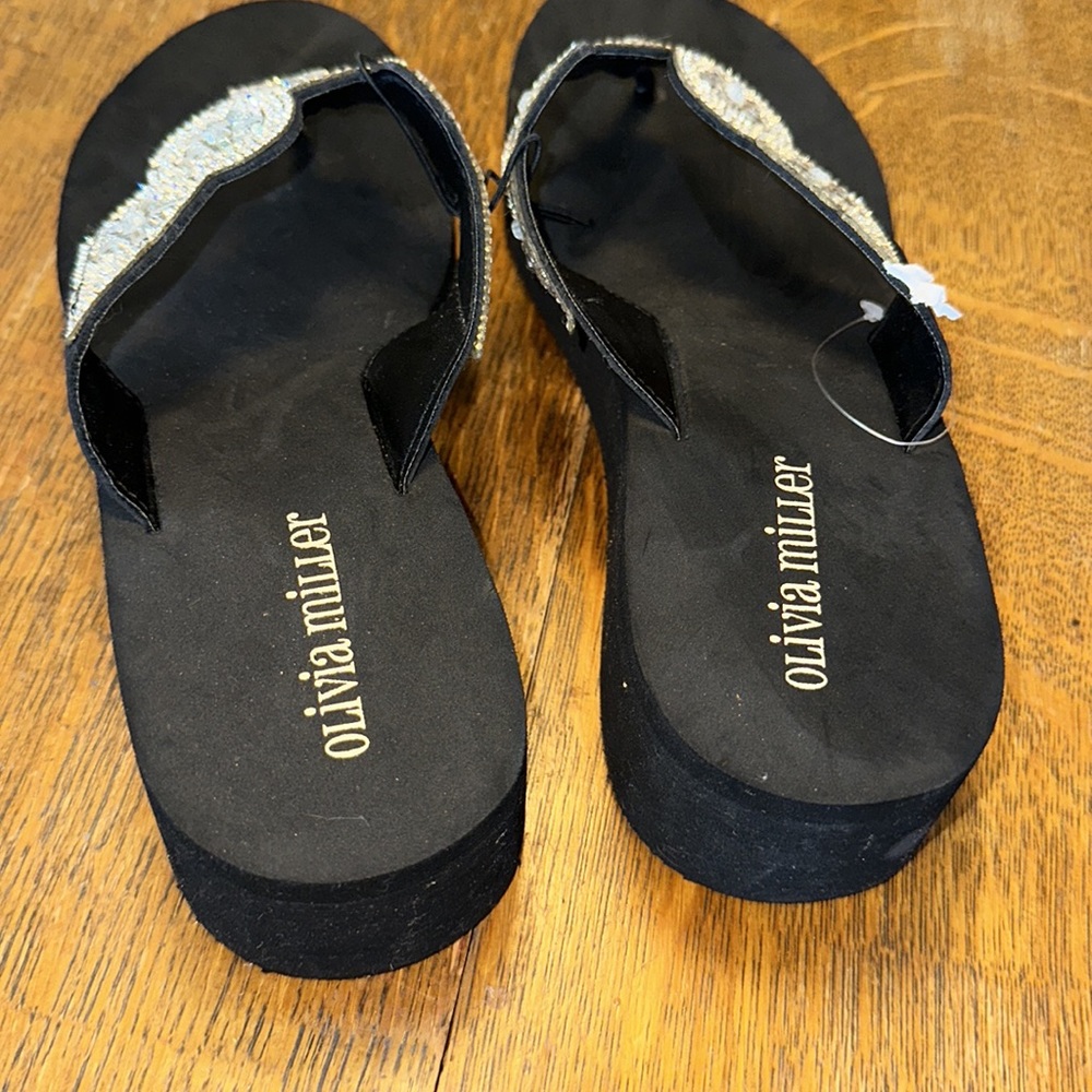NWT OLIVIA MILLER Women's Embellished Strap Wedge Flip Flops, Black sz9 - Picture 3 of 4